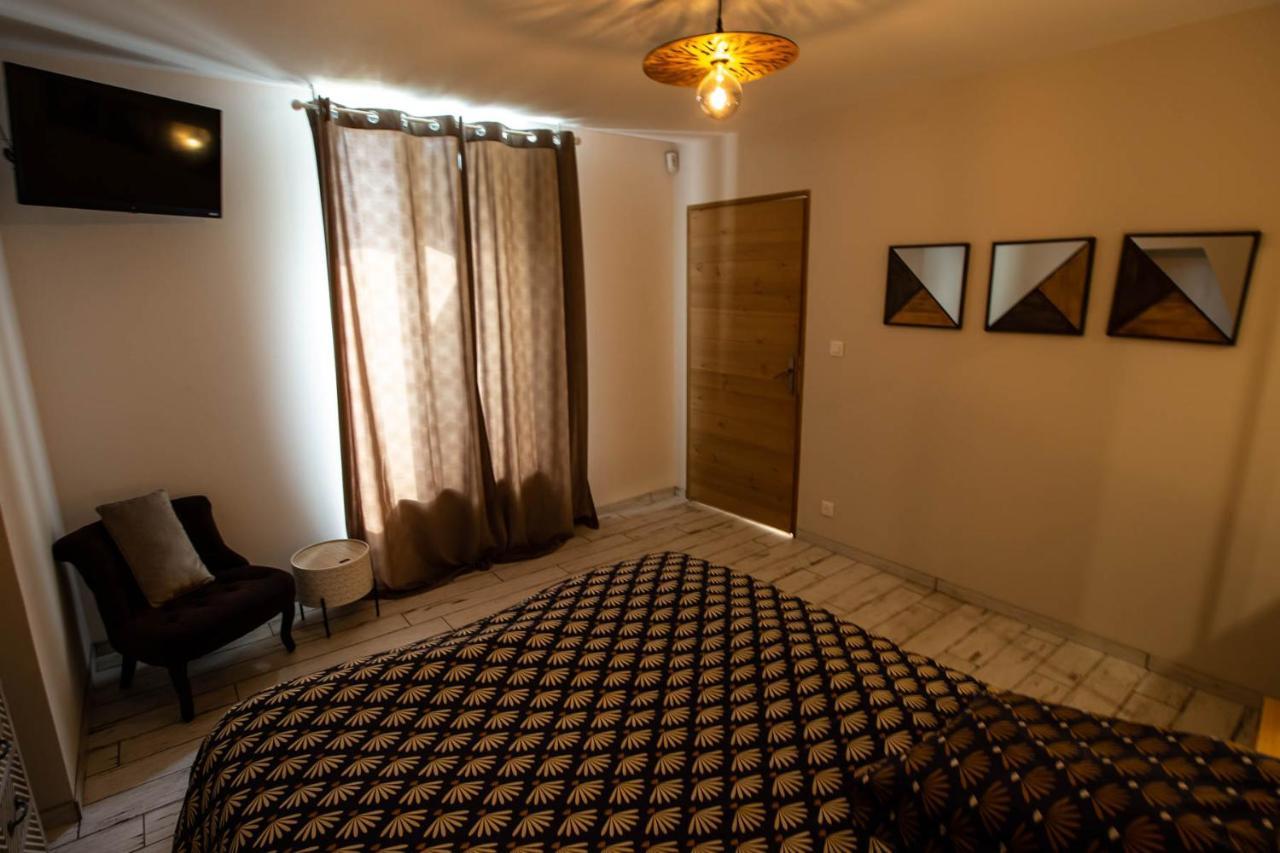 Au Bouchon Hotel Saint-Aigulin ภายนอก รูปภาพ
